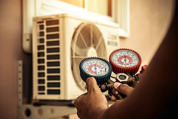 Professional Ac Installation technician working in Coral Gables, FL